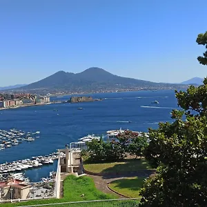  Appartamento Monocamera Con Terrazzogiardino -studette -zona Panoramica Posillipo
