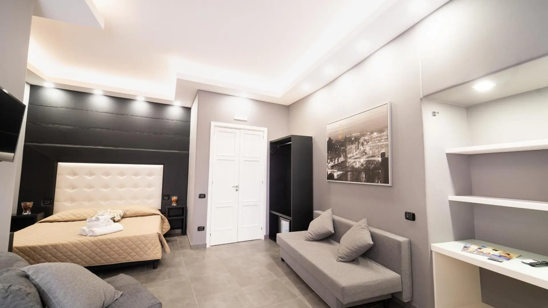 *** Guest house Al Campanile H Napoli Centro, By Clapa Group Hotel Italy